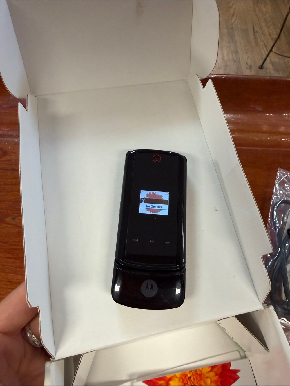 Motorola Razr Phone - Picture 3 of 4